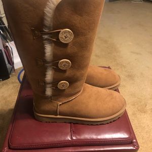 Uggs Bailey Button Triplet Boot. Brand New. Camel